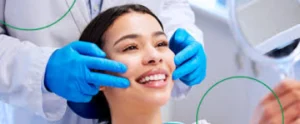 Procedimento de limpeza dental profissional realizado em nossa clínica Dentista em CIDADE DEZ.