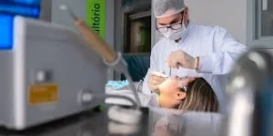 Cuidados diários com a saúde bucal para manter um sorriso saudável Dentista em CIDADE DEZ.