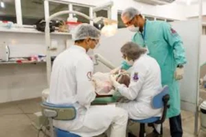 Facetas laminadas aplicadas para transformação do sorriso Dentista em CIDADE DEZ