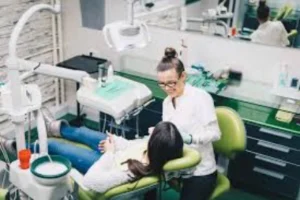 Procedimentos restauradores de alta qualidade Dentista em CIDADE DEZ