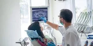 Substituição de próteses dentárias desgastadas para maior funcionalidade e estética Dentista em CIDADE DEZ